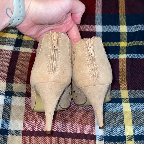 X appeal women’s heels 8 stiletto Tan Cutout detail 3.5” zip up casual business - Picture 4 of 8